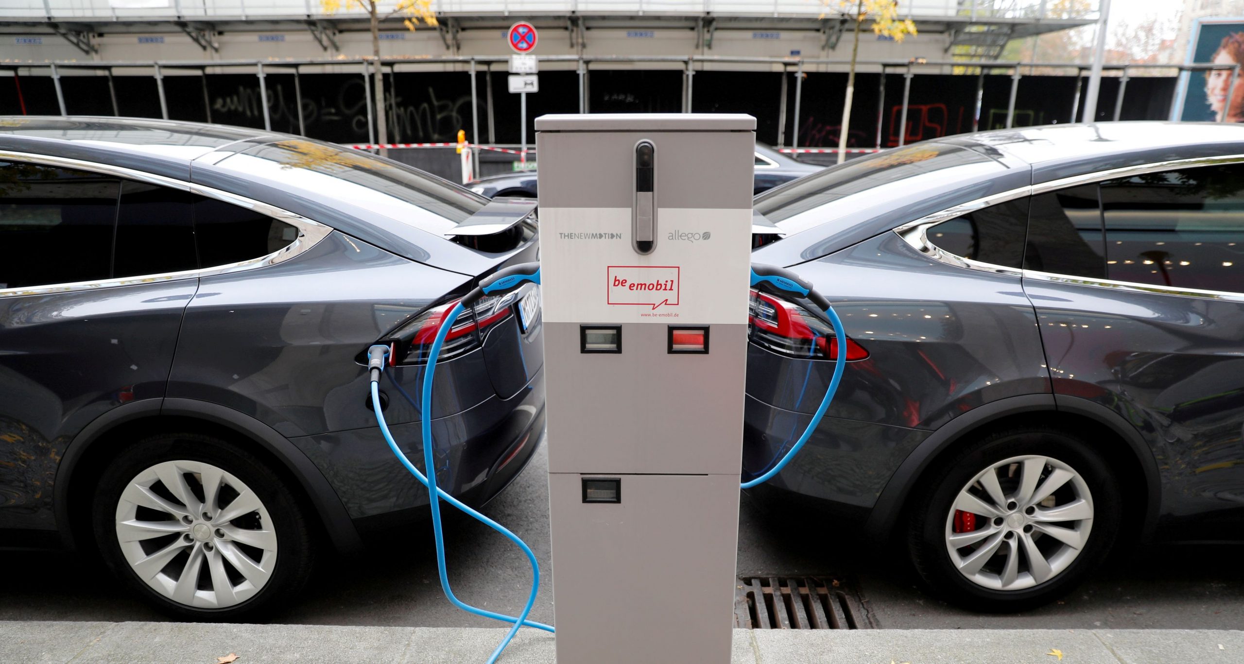 Hλεκτροκίνηση: Με σχετικά αργούς ρυθμούς έγινε η μετάβαση στα ηλεκτρικά οχήματα το 2022