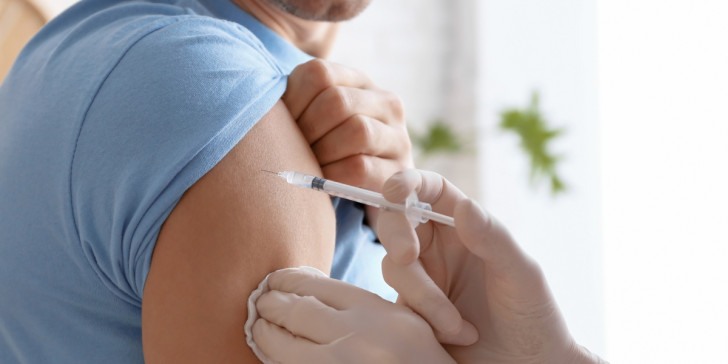 Κορωνοϊός: Επιστρέφουν οι εμβολιασμοί από τη Δευτέρα