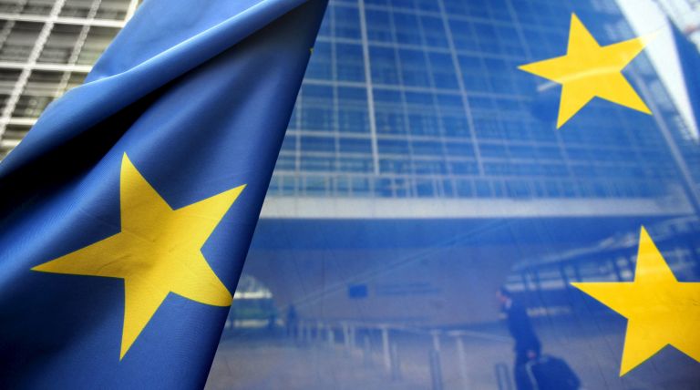 Ευρωπαϊκή Επιτροπή: Φρενάρει η ανάπτυξη στην ευρωζώνη – Επιμένουν οι πληθωριστικές πιέσεις