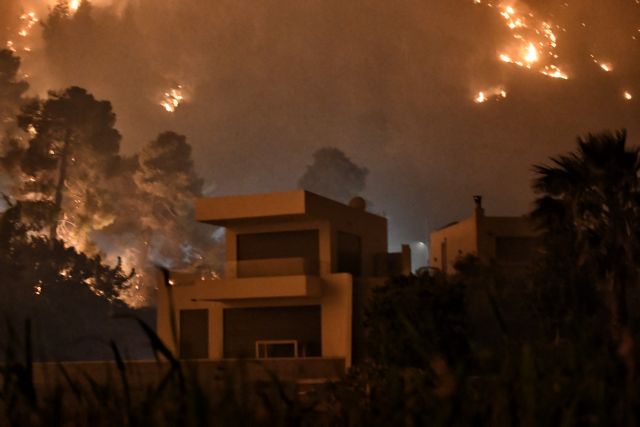 Φωτιά στην Κορινθία: Νέα εκκένωση οικισμών