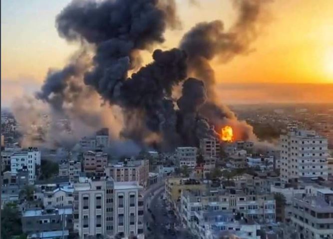 Λωρίδα Γάζας: Δεύτερη νύχτα κόλασης με βροχή ρουκετών και ισραηλινούς βομβαρδισμούς [Video]