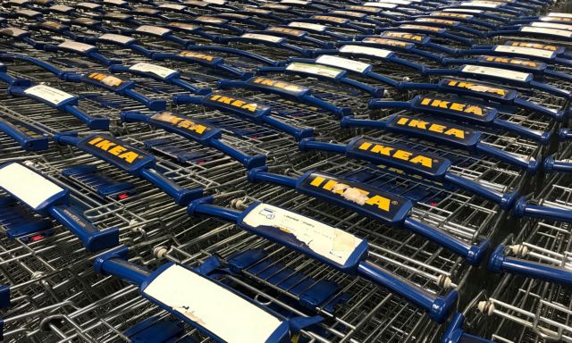 Τι γυρεύουν τα IKEA στο Mall;