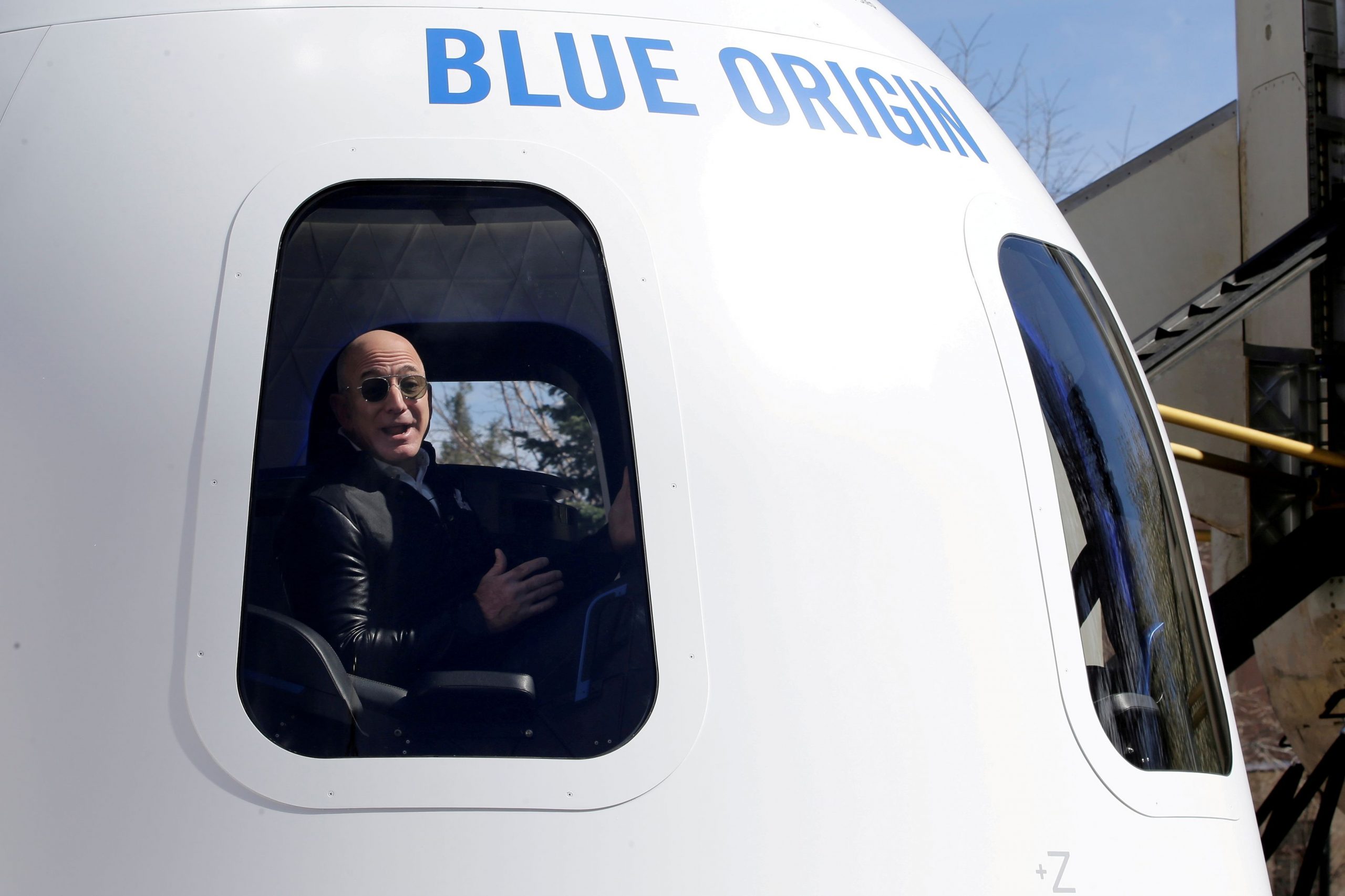 Ο Τζεφ Μπέζος θα πετάξει με την πρώτη επανδρωμένη πτήση της Blue Origin
