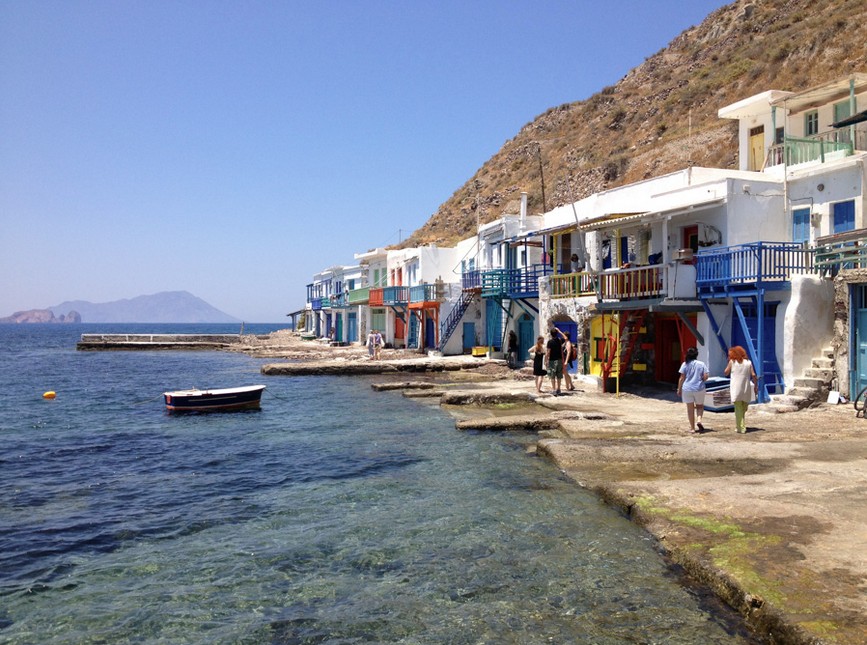 Milos lauded by foreign tourism websites