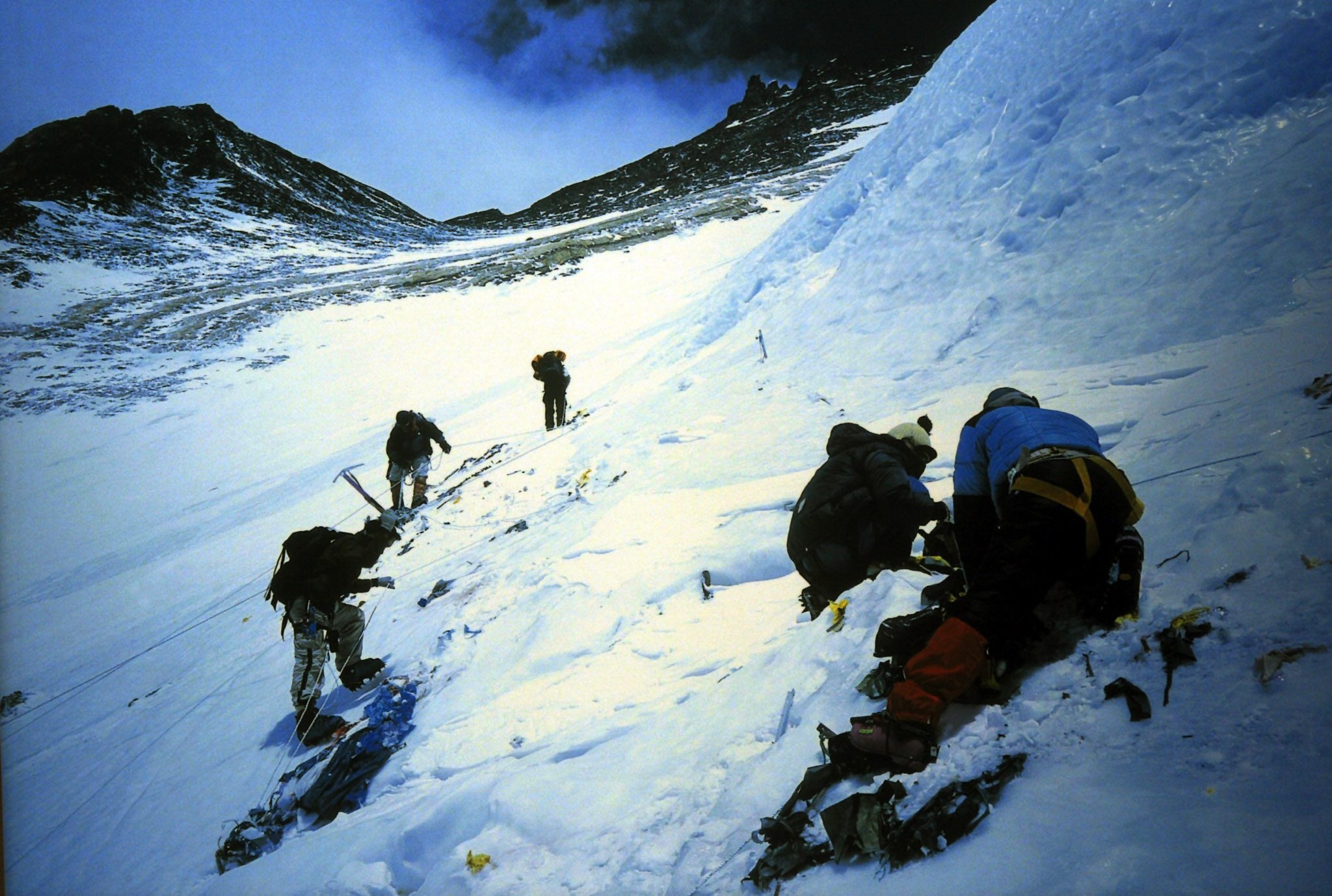Νεπάλ προς ορειβάτες: Φέρτε πίσω τις άδειες φιάλες οξυγόνου από το Έβερεστ