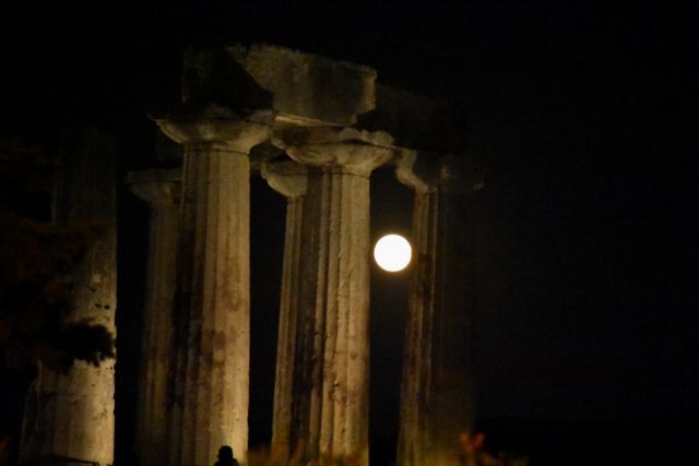 Acropolis Museum open until midnight on Aug. 12 on occasion of full moon