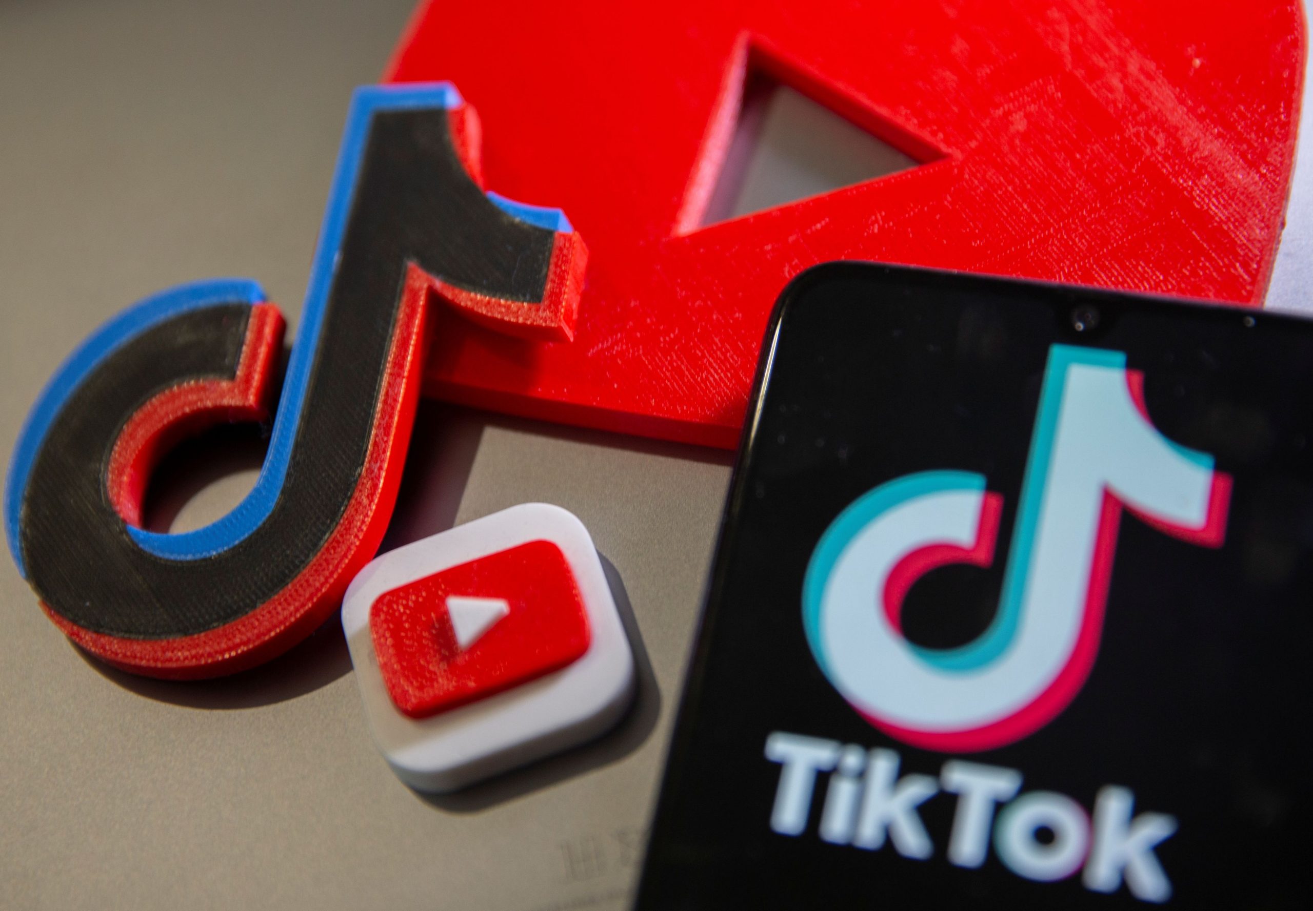 TikTok: Παίζει για $17,5 δισ. στο γήπεδο της Amazon