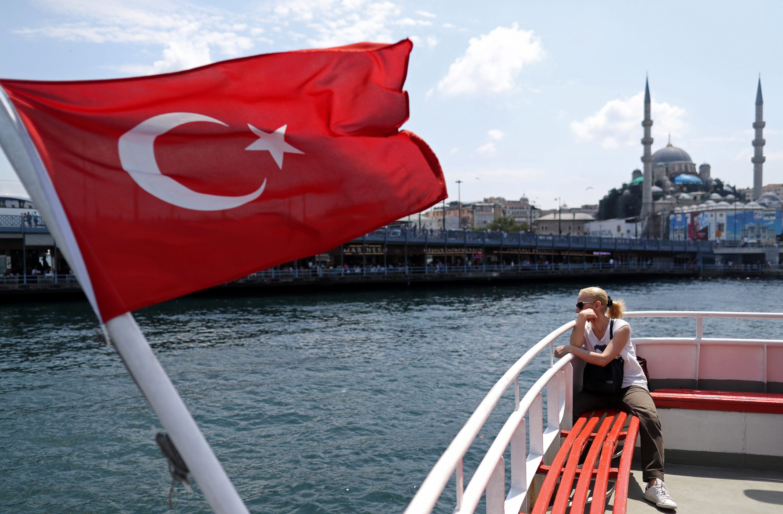 Κωνσταντινούπολη – Διαδήλωση κατά των υποχρεωτικών μέτρων για την πανδημία