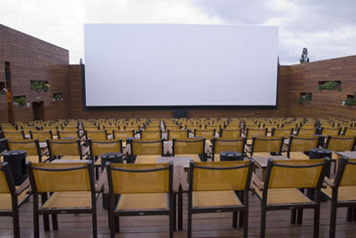 Lockdown: Πόσοι θα επιτρέπονται σε θερινά σινεμά, θέατρα, μουσεία