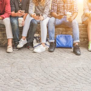 GenZ: Η «συνταγή» για να κάνεις φίλους στην πραγματική ζωή