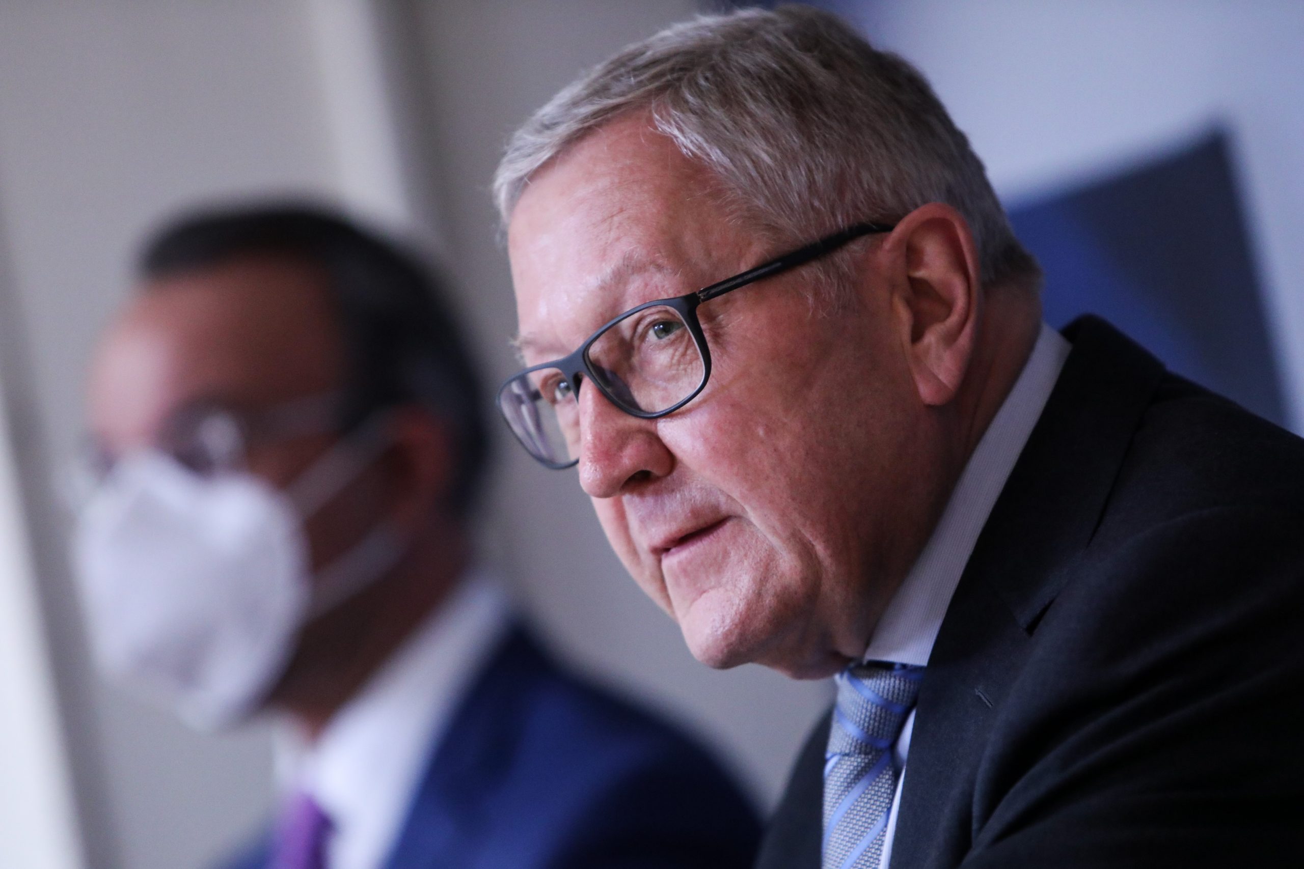 ESM / EFSF: The sixth package for the relief of the Greek debt was approved – Regling’s Message