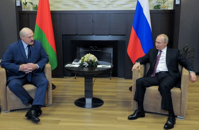 Λευκορωσία: Τη στήριξη της Μόσχας διασφάλισε ο Λουκασένκο από τον Πούτιν