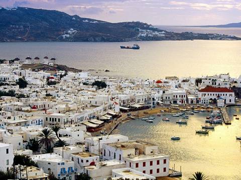 Mykonos: Early morning curfew imposed after surge in Covid-19 infections