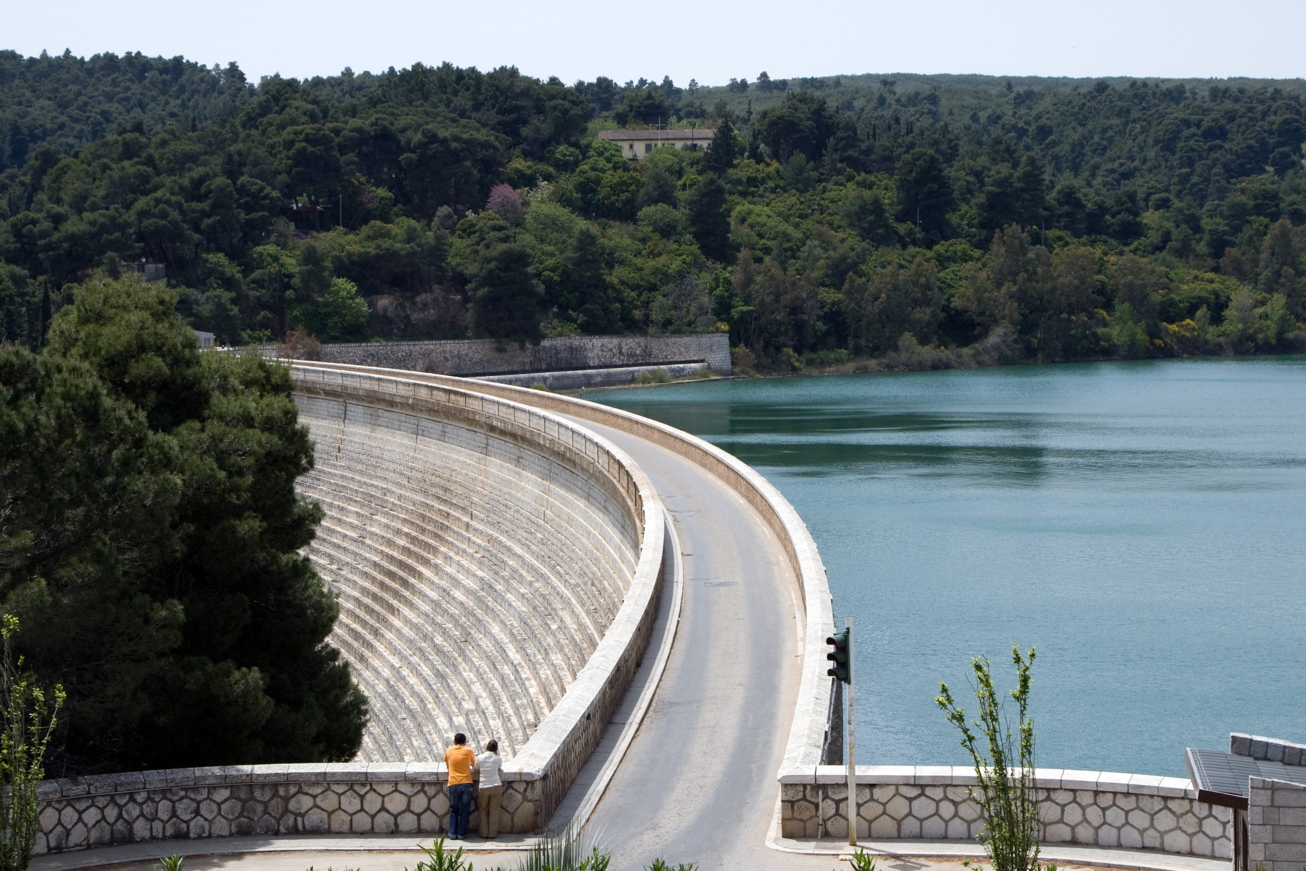 Κυκλοφοριακές ρυθμίσεις στη Λεωφόρο Μαραθώνος – Εργασίες στο Φράγμα Μαραθώνα