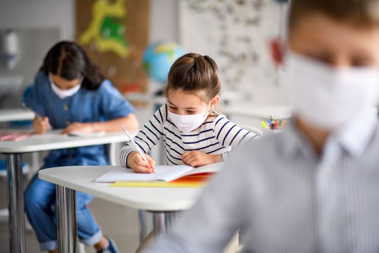 ΕΚΠΑ: Καθοριστικής σημασίας μέτρο πρόληψης η μάσκα στα σχολεία