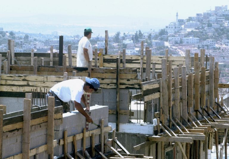 Οικοδομικές άδειες: Αττική, Κ. Μακεδονία και Ν. Αιγαίο οι «πρωταθλήτριες»
