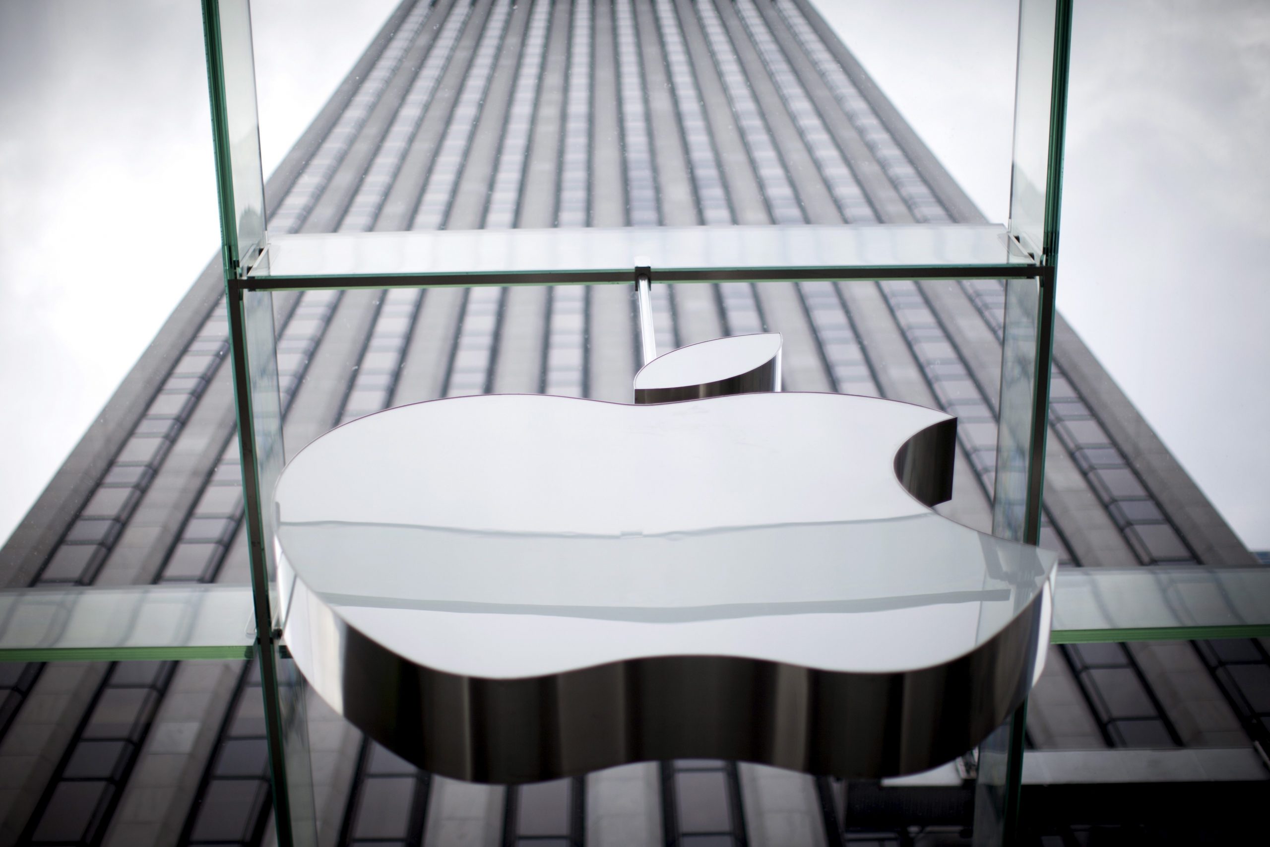 Apple: Μεταφέρει γραμμές παραγωγής εκτός Κίνας λόγω lockdowns