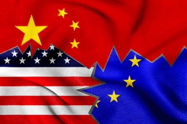 Παγκόσμια οικονομία: Ανατροπή στο εμπόριο – Πώς αλλάζουν οι συσχετισμοί ΗΠΑ – Κίνας – Ευρώπης