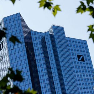 Deutsche Bank: Νέα «βουτιά» στη μετοχή της γερμανικής τράπεζας