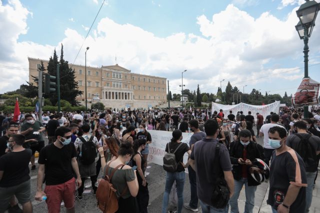 Χιλιάδες κόσμου στις συγκεντρώσεις κατά του εργασιακού νομοσχεδίου – Κλειστό το κέντρο της Αθήνας