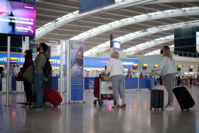 Βρετανία: Αεροπορικές και τουριστικές εταιρείες πιέζουν για χαλάρωση των ταξιδιωτικών περιορισμών