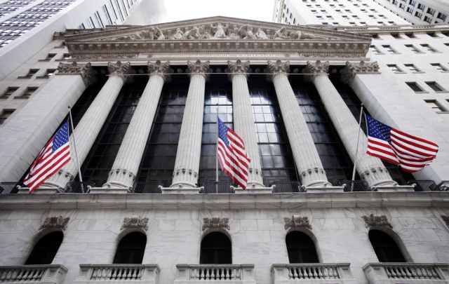 Wall Street – Στο ρυθμό της Όμικρον και της επιτάχυνσης του tapering από τη Fed θα κυλήσει η ερχόμενη εβδομάδα