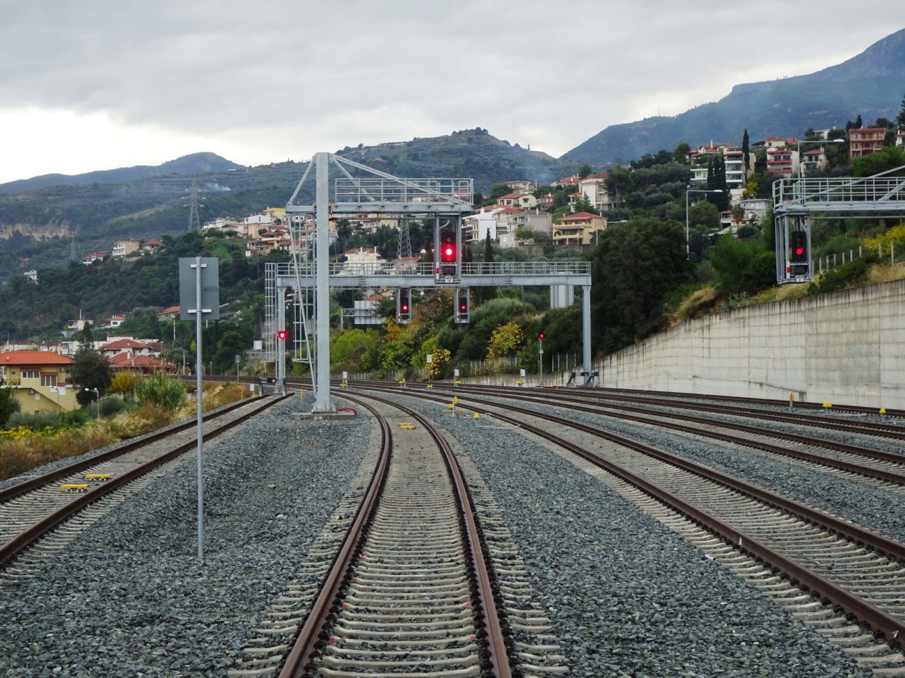 Καραμανλής: Έπειτα από 14 χρόνια ολοκληρώνεται η σιδηροδρομική γραμμή Κιάτο – Ροδοδάφνη