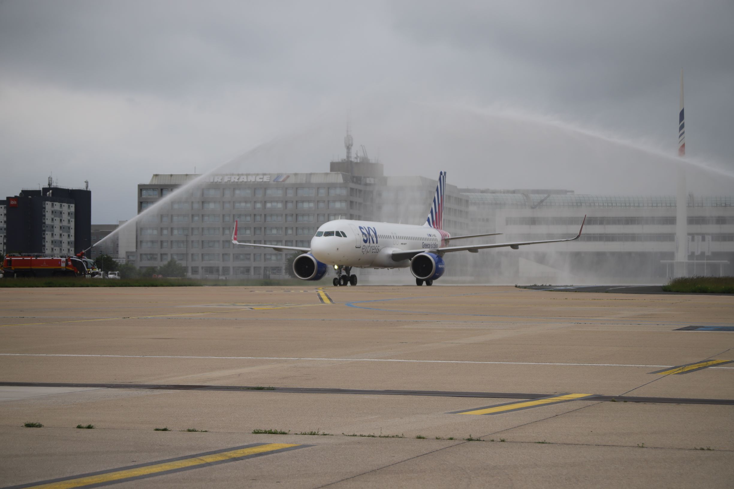 SKY express: Direct flights Athens to Paris have started