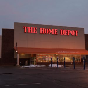Home Depot: Η εξαγορά – μαμούθ των 5,5 δισ. και η στρατηγική επαναφοράς των πελατών