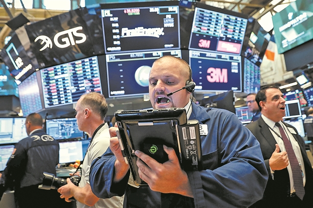 Wall Street: Στο πράσινο οι τρεις μεγαλύτεροι δείκτες