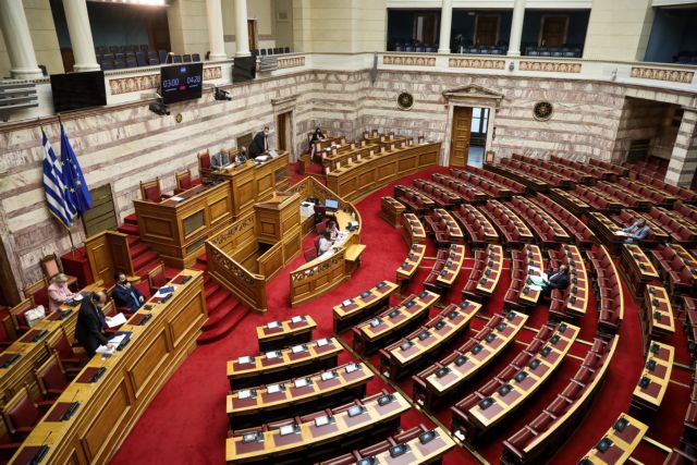 Εργασιακό: Ξεκίνησε η ονομαστική ψηφοφορία στη Βουλή