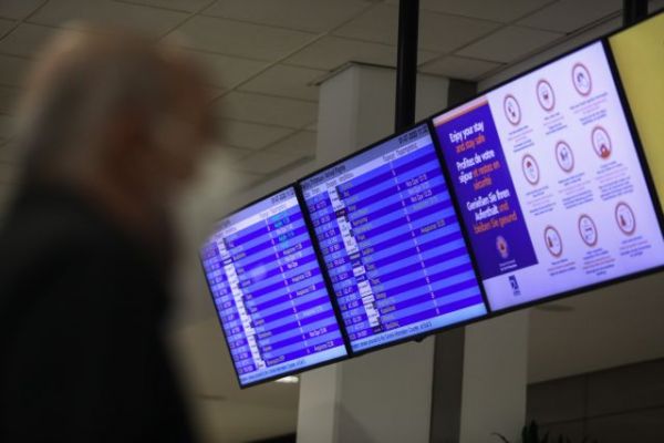 Greek airports show signs of rebounding from pandemic