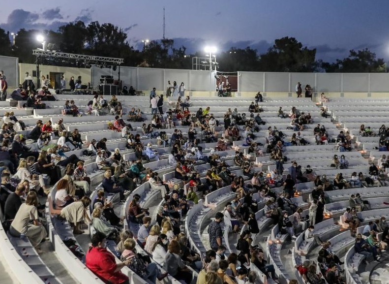 Αυξάνεται η πληρότητα σε θέατρα και συναυλιακούς χώρους – Τι αλλάζει και από πότε