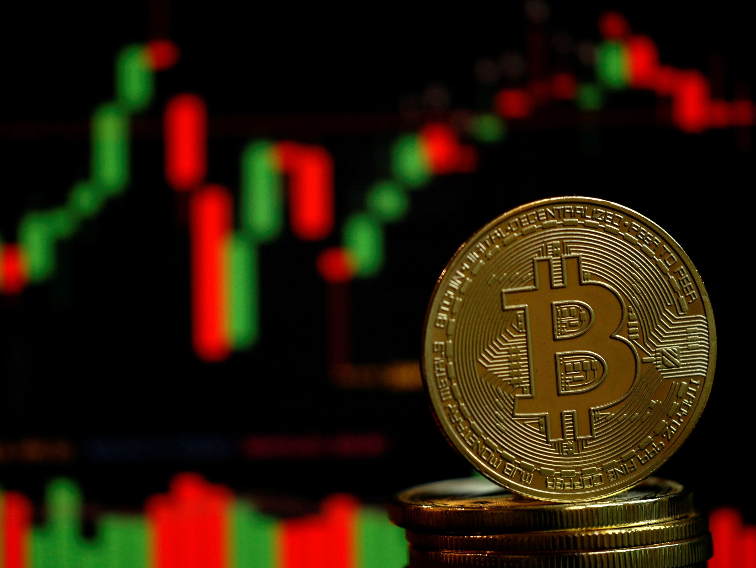 Bitcoin: Στο υψηλότερο επίπεδο από τον Μάιο – Προβλέψεις για 50.000 δολ.