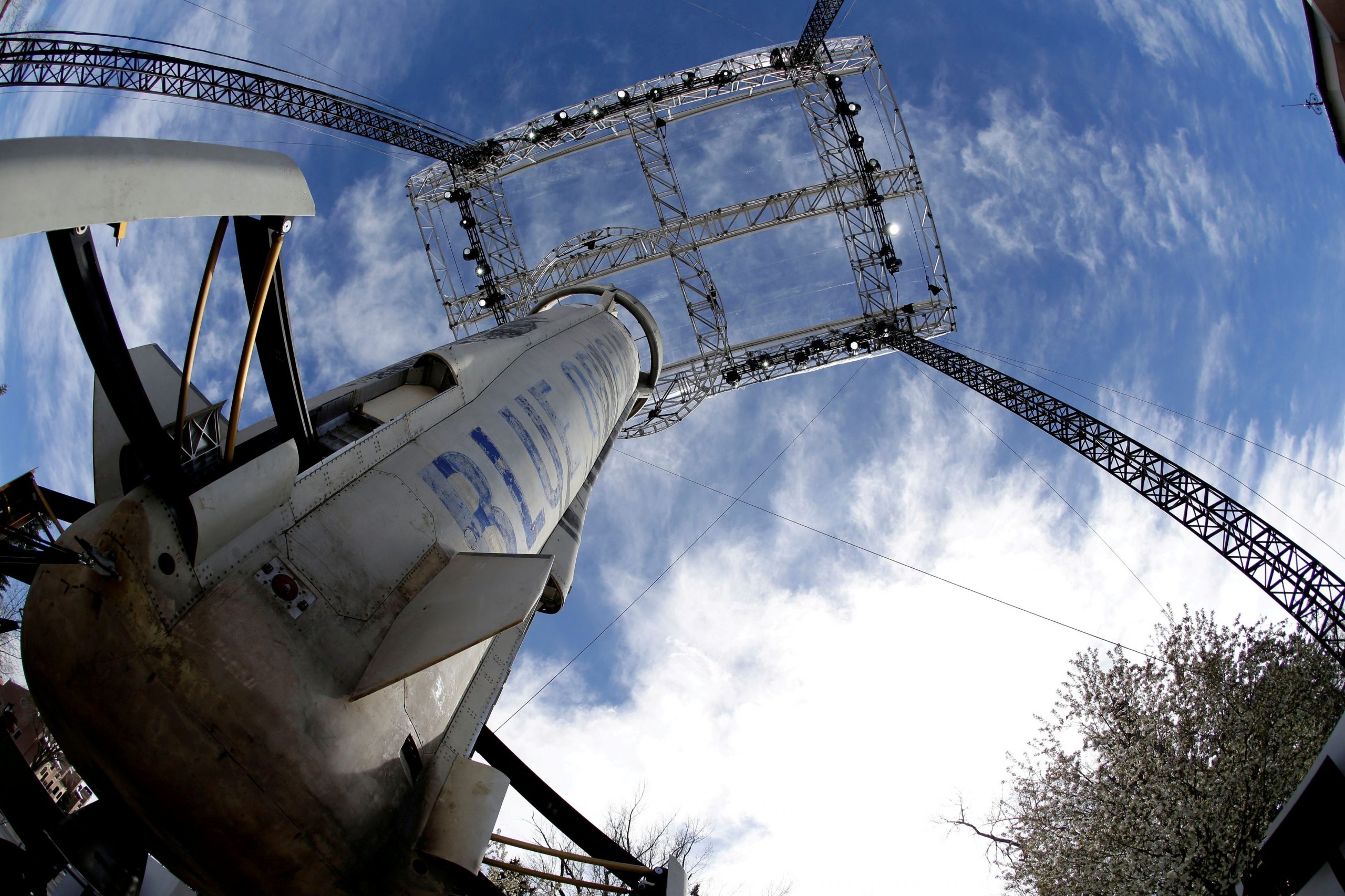 Blue Origin: Πούλησε… 28 εκατ. δολ. μια θέση στη διαστημική πτήση δίπλα στον Τζεφ Μπέζος