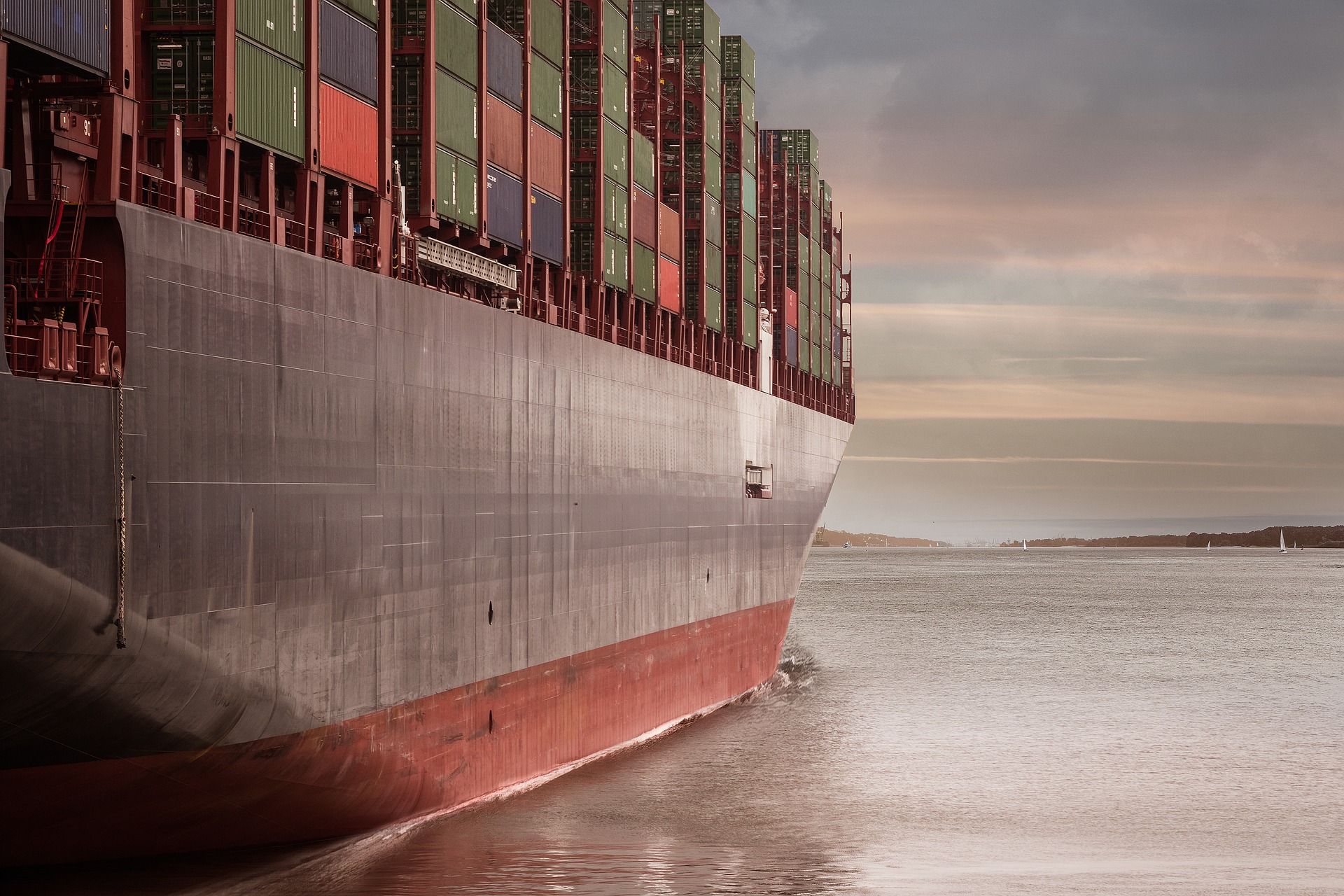 Eρευνα: 8 φορές πάνω οι παραγγελίες σε containerships