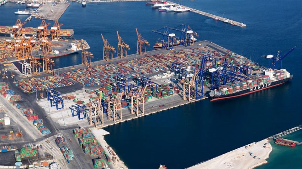 Container traffic drops at two PCT piers at port of Piraeus in Sept. 2021
