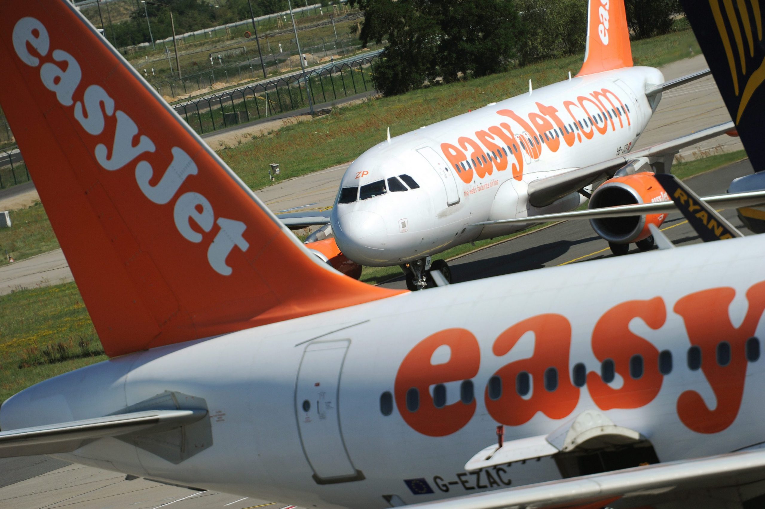Φωτιά: Η EasyJet ακυρώνει πακέτα διακοπών στη Ρόδο – Συνεχίζει τις πτήσεις