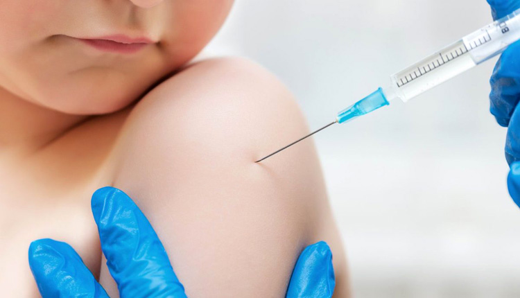 Κορωνοϊός: Ποια παιδιά θα έπρεπε να κάνουν το εμβόλιο – Τι λένε οι Έλληνες ειδικοί