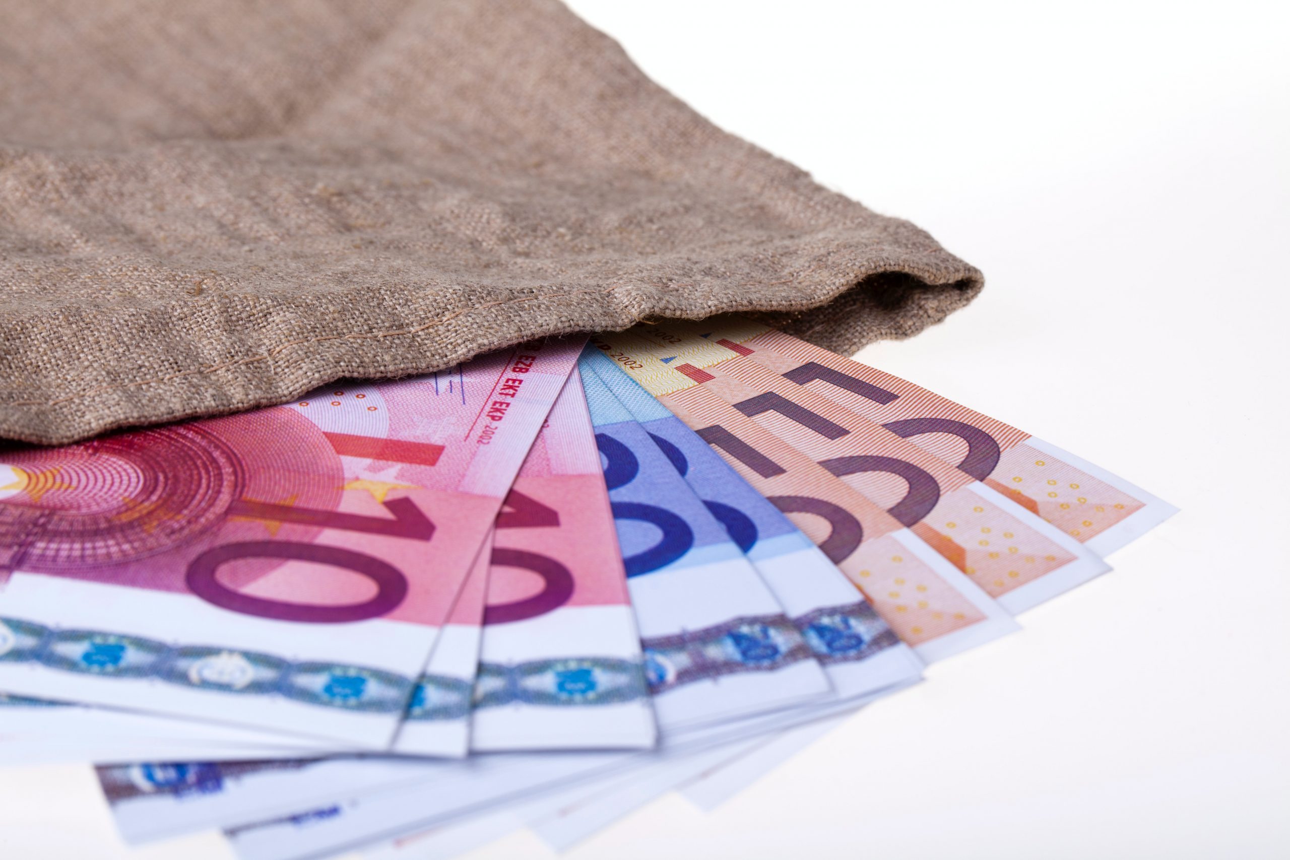 ΕΣΠΑ: Πώς αυτοαπασχολούμενοι δικηγόροι μπορούν λάβουν έως 2.000 ευρώ – Οι αιτήσεις