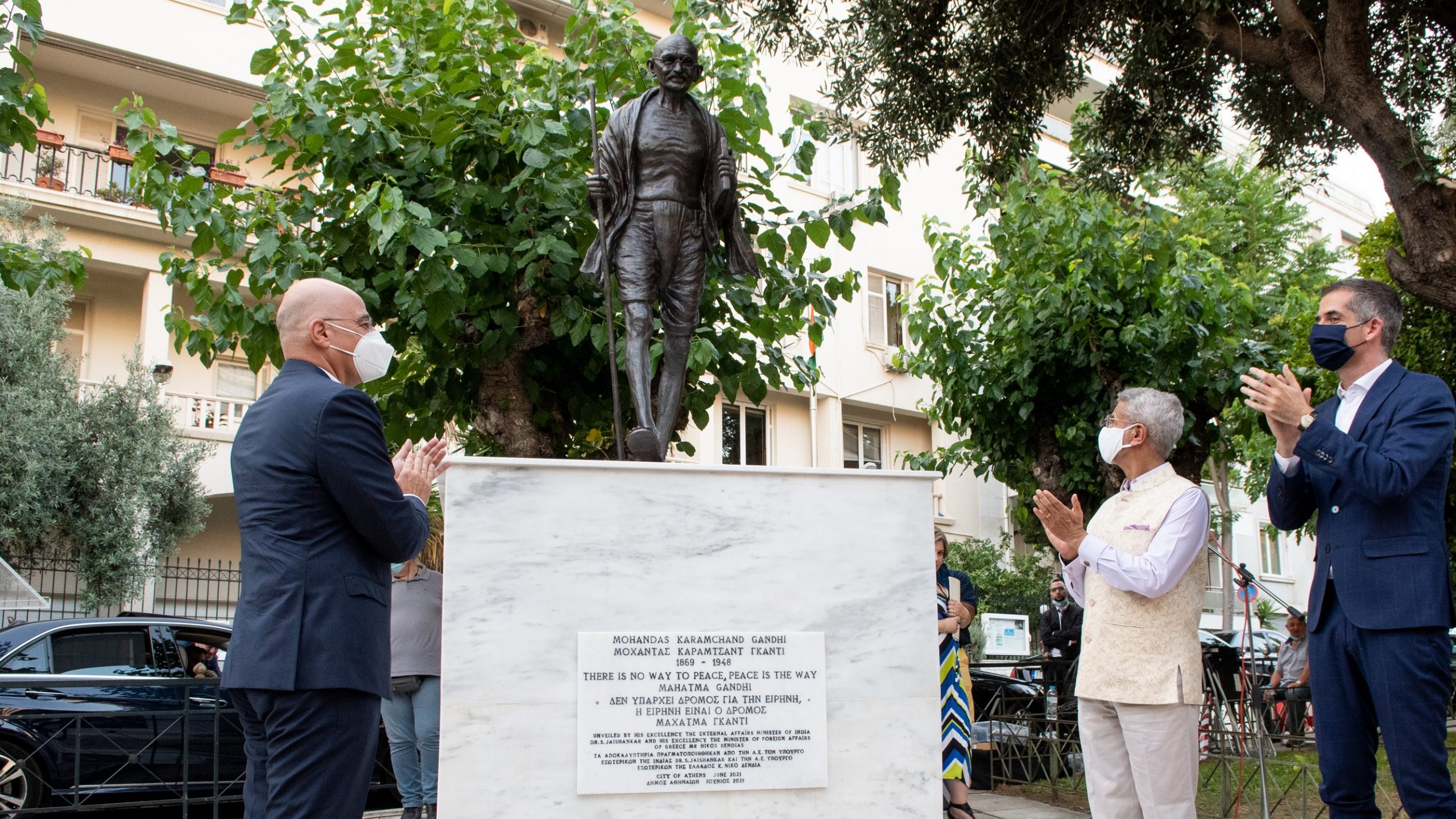 Αποκαλυπτήρια ανδριάντα του Μαχάτμα Γκάντι στην Αθήνα [Photo/Video]