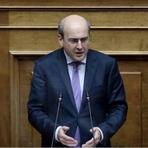 Χατζηδάκης: Στα σκαριά η κατάργηση του τέλους επιτηδεύματος – Νέες μειώσεις στις εισφορές