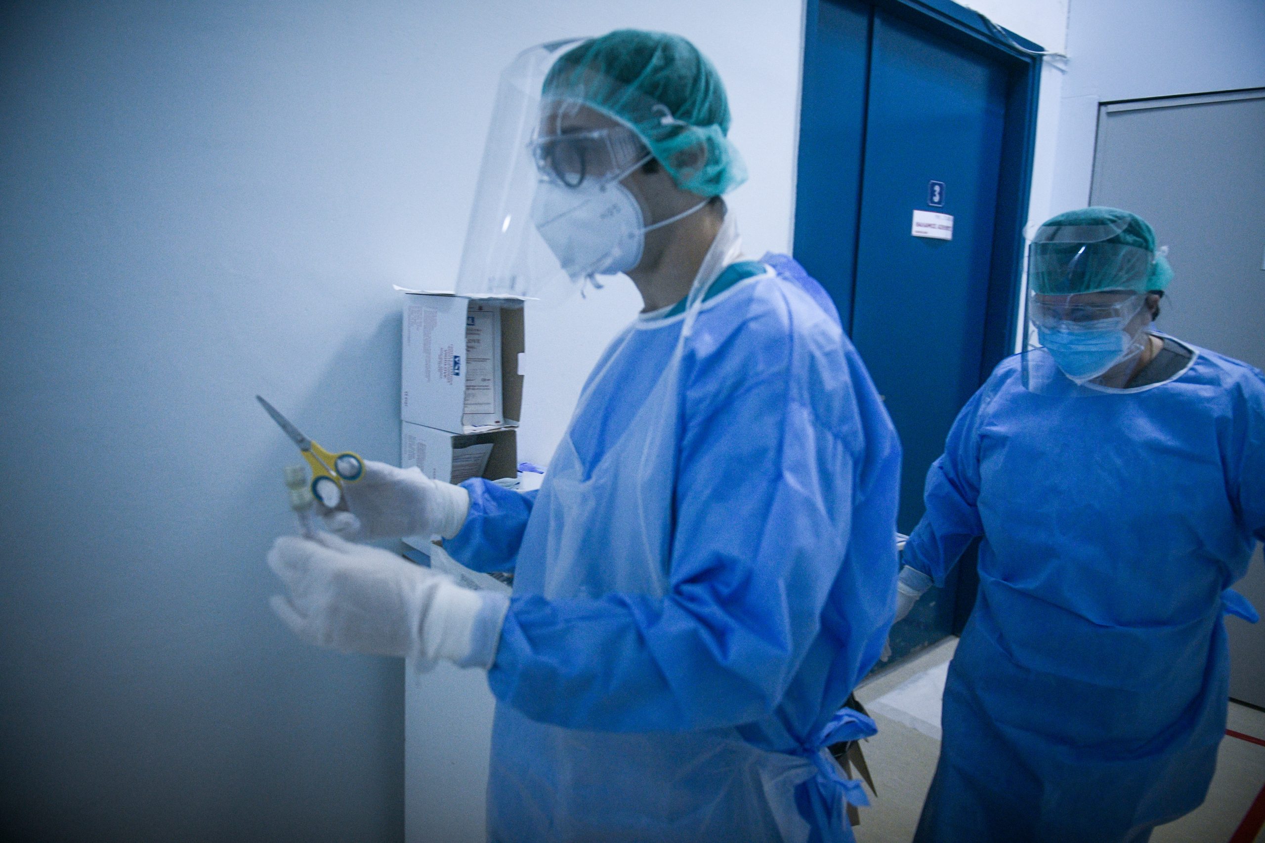 Μόσιαλος: Η μετάλλαξη Δέλτα του κορωνοϊού μεταδίδεται πιο εύκολα στους ανεμβολίαστους