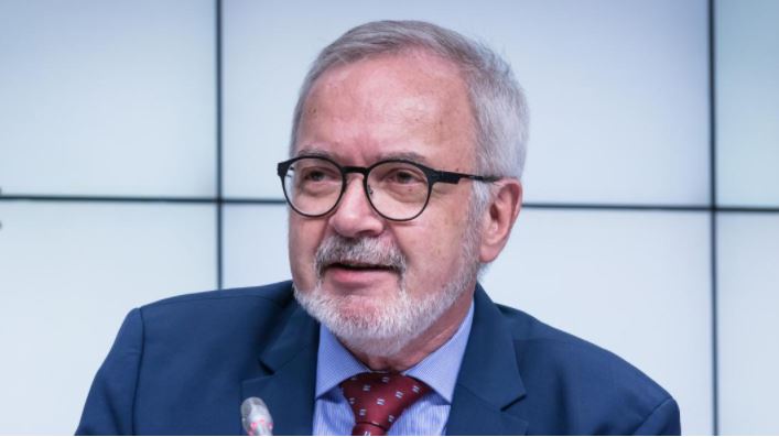 EIB: Chairman Werner Hoyer in Greece
