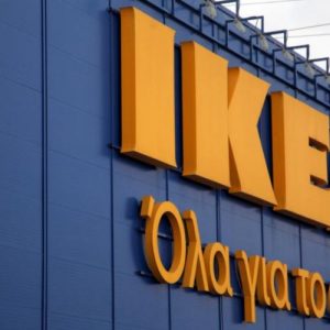 Ikea: Μειώνει τιμές για να προσελκύσει τους δοκιμαζόμενες καταναλωτές