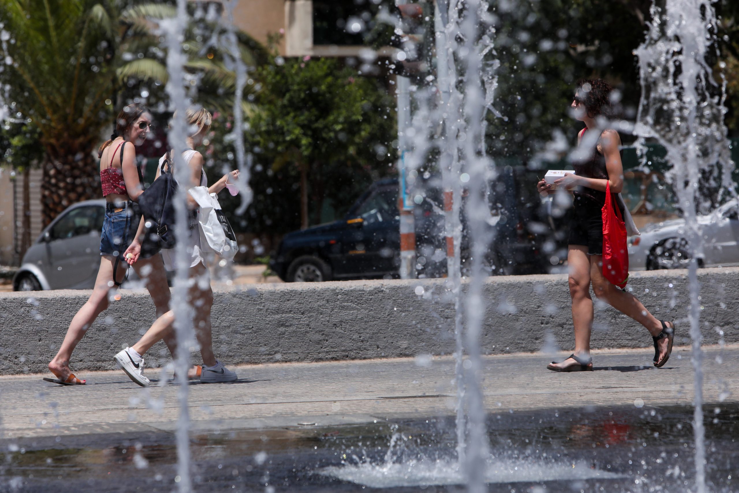 First heat wave of the season through Greece in coming days
