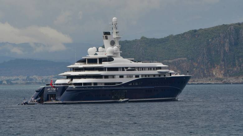 Qatar Sheik docks in Skiathos with €300 yacht