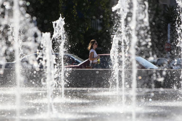 Καιρός: Αφόρητη ζέστη και λίβας με 42 βαθμούς