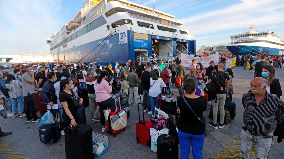 Ανεστάλη η απεργία στα πλοία: Αναχωρούν μετά την ταλαιπωρία στις 9:00