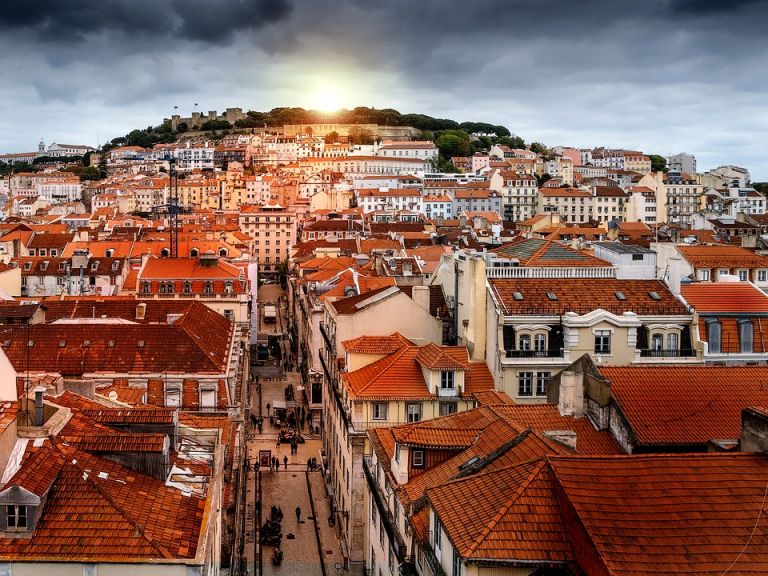 Πορτογαλία: Η ζήτηση από ξένους αγοραστές οδηγεί σε υψηλό 30 ετών την αγορά ακινήτων